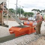 Instalação de lancis e pavimentação de passeios e ruas residenciais